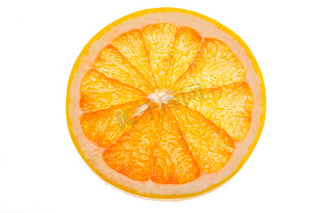 白色的新鲜橙色水果片的特写视图
