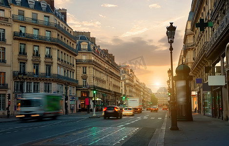 宽阔的巴黎街道