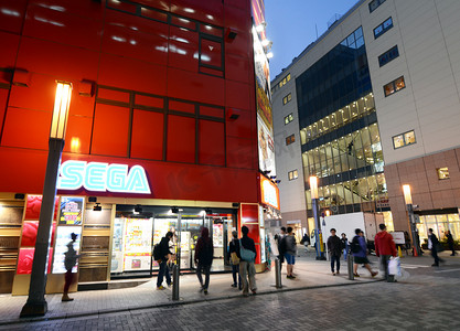 东京视频摄影照片_东京-11 月 21 日： 人们参观秋叶原购物区