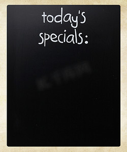 黑板上用白色粉笔手写的“今日特价”