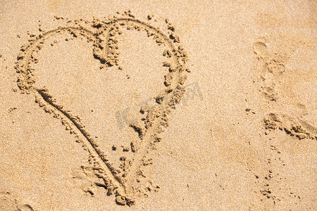 画在沙子上的心
