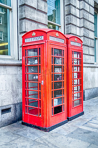 红色展位摄影照片_经典英国红色电话亭在伦敦