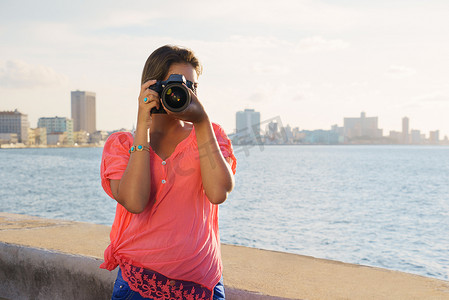 女摄影师相机旅游图片照片