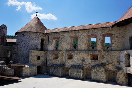 城堡 Zuzemberk 的废墟