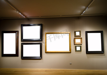 照片墙带照片摄影照片_带框架的画廊，包括剪切路径