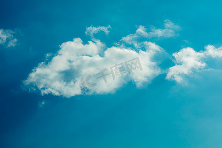 一朵云摄影照片_一朵简单的云