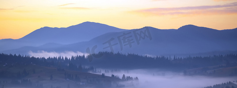 大雾风景摄影照片_在山的早晨风景。