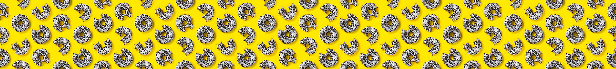 黄色背景顶视图上的横幅甜甜圈。