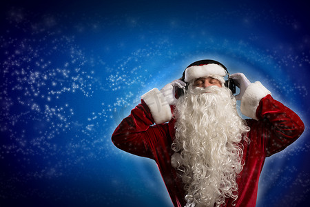圣诞老人正在听音乐