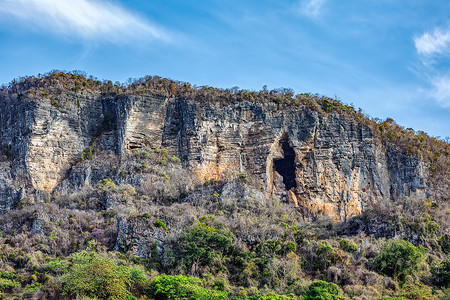 Antsiranana 马达加斯加岩石上的山洞