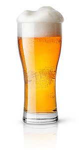 淡金色摄影照片_玻璃杯中的淡啤酒
