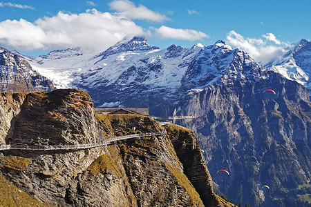年终总结瑞士摄影照片_格林德瓦第一次悬崖步行，在瑞士少女峰山 w