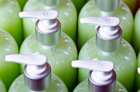 与塑料瓶组成的身体护理和美容产品