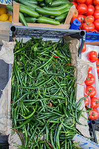 市场摊位摄影照片_在市场摊位发现的青椒