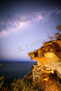 新南威尔士州东部悬崖上的星空