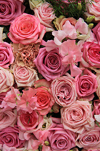 婚礼花束中的山黧萝和玫瑰