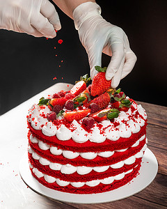 美味的红草莓巧克力蛋糕，浇注成分