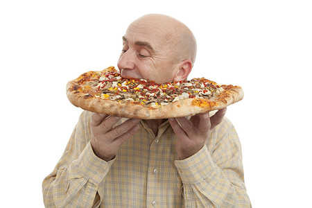 男人吃披萨