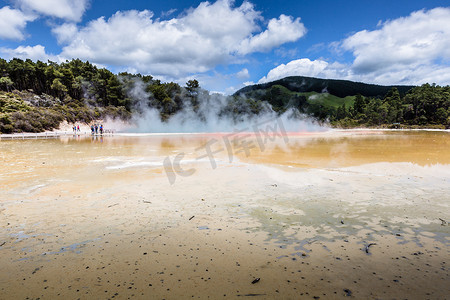 新西兰罗托鲁瓦 Waiotapu 地热保护区的香槟池
