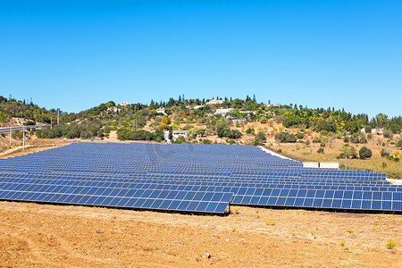 葡萄牙乡村的太阳能电池板