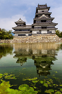 日本阿尔卑斯山摄影照片_日本本州东部美丽的中世纪城堡松本
