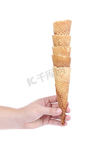 手拿着冰淇淋的威化杯的股份。