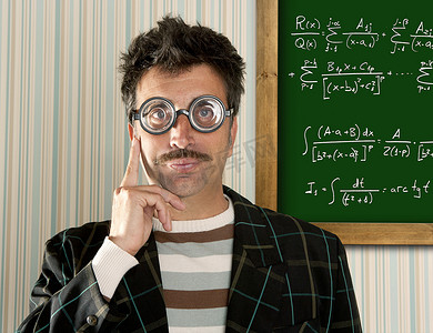 天才书呆子眼镜傻人板数学公式