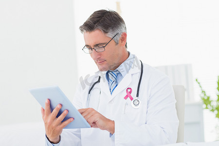 粉红色乳腺癌意识丝带的合成图像
