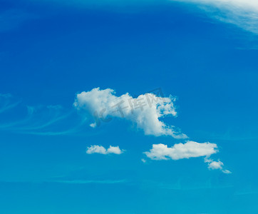 一朵云摄影照片_一朵简单的云