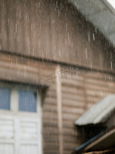 模糊的雨滴