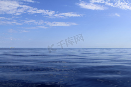 蓝色大海地平线海洋完美平静