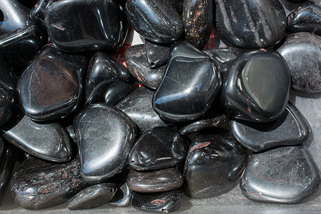 金属灰色翻滚赤铁矿宝石作为矿物岩石