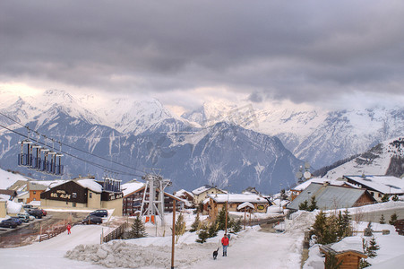登山摄影照片_阿尔卑斯山的滑雪假期