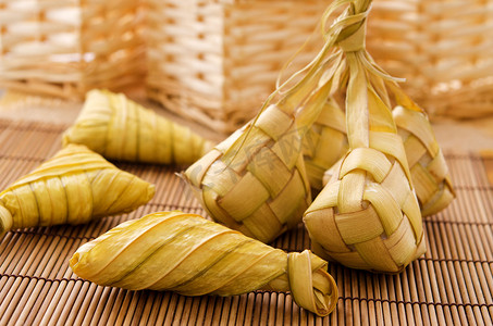 Ketupat 或粽子。