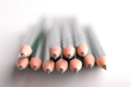 一堆削尖的铅笔
