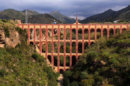 西班牙安达卢西亚内尔哈名为 El Puente del Aguila 的渡槽