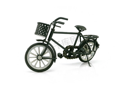 白色背景装饰的老式黑色自行车模型