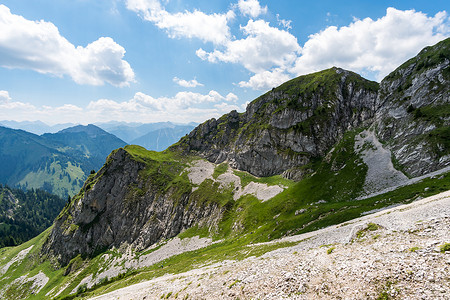 在 Tannheimer Tal 远足和登山