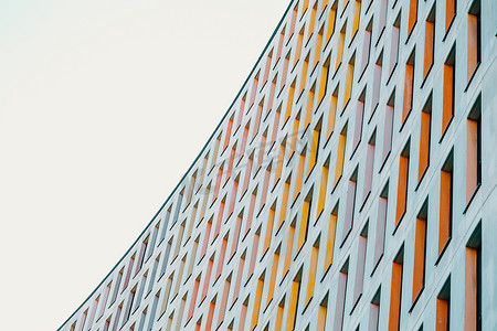 彩色对称建筑，复制空间，专业简约外观