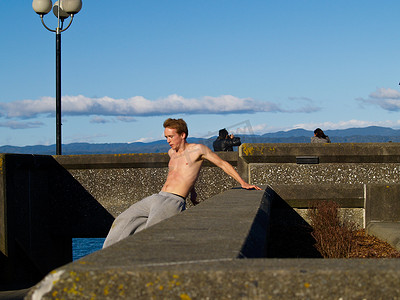跑酷，男性在惠灵顿海滨练习。