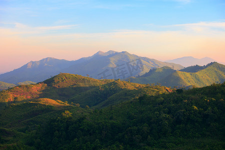 泰国和 mya 之间山林的美丽景观