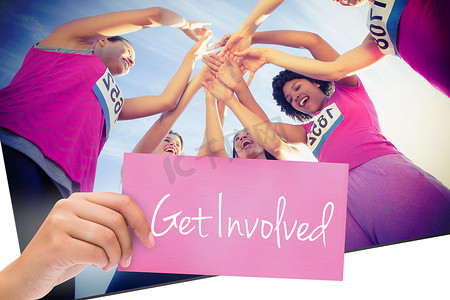 参与反对支持乳腺癌马拉松的五名欢呼运动员