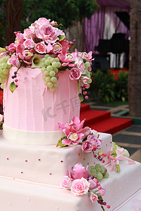 多层婚礼蛋糕摄影照片_多层婚礼蛋糕