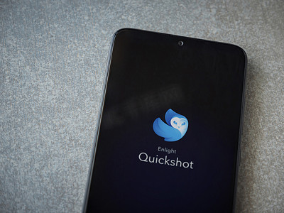 app启动图摄影照片_Enlight Quickshot 应用程序启动屏幕上显示有徽标