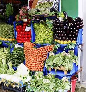 水果蔬菜摄影照片_蔬菜水果店的蔬菜摊