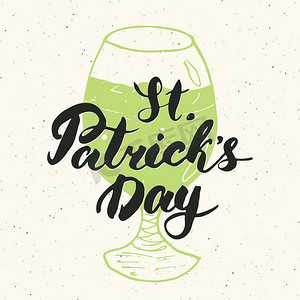 涂鸦啤酒摄影照片_快乐圣帕特里克节复古贺卡啤酒杯轮廓上的手写字母，爱尔兰节日 grunge 纹理复古设计矢量插图。
