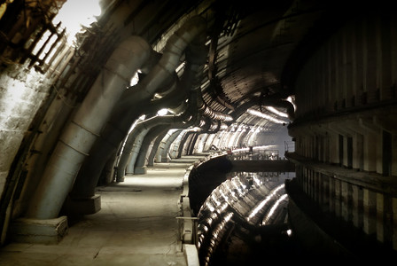军事摄影照片_机密军事对象 K-825 - 地下潜艇基地
