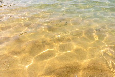 沙滩底部水波反射纹理的涟漪