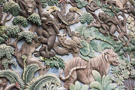古代婚床摄影照片_公园墙上的动物石雕