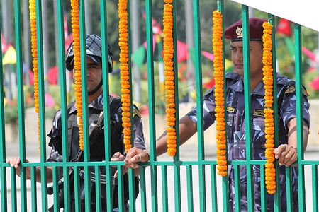 敬礼宪法摄影照片_尼泊尔 - 庆典 - 宪法